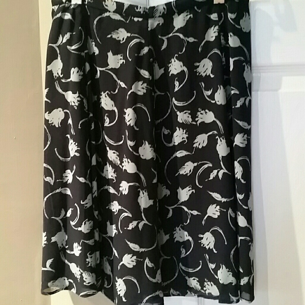 Navy and grey skirt from Ann Taylor Loft, size 4